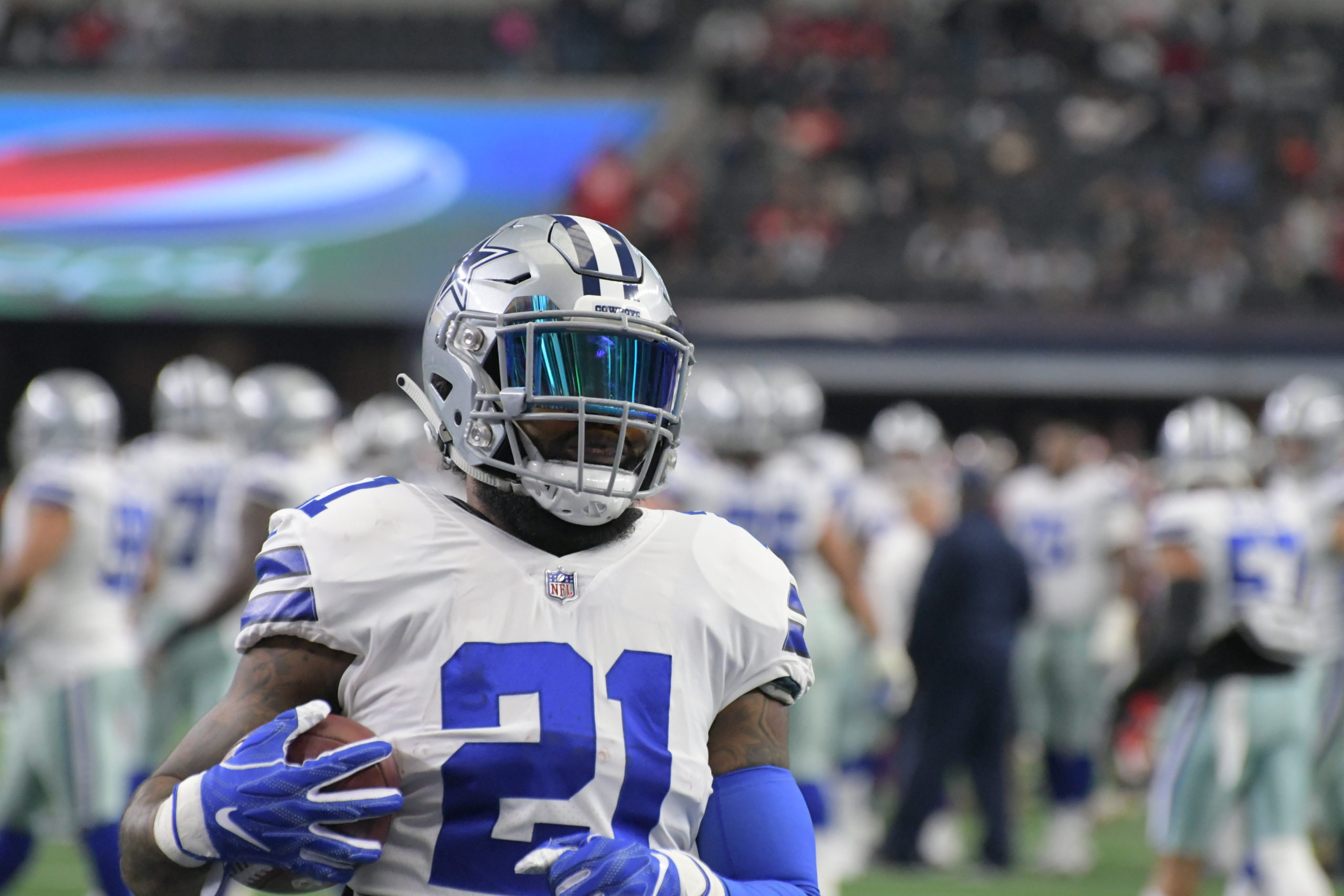 Cowboys, Ezekiel Elliott 'close' to lucrative contract that would end  holdout