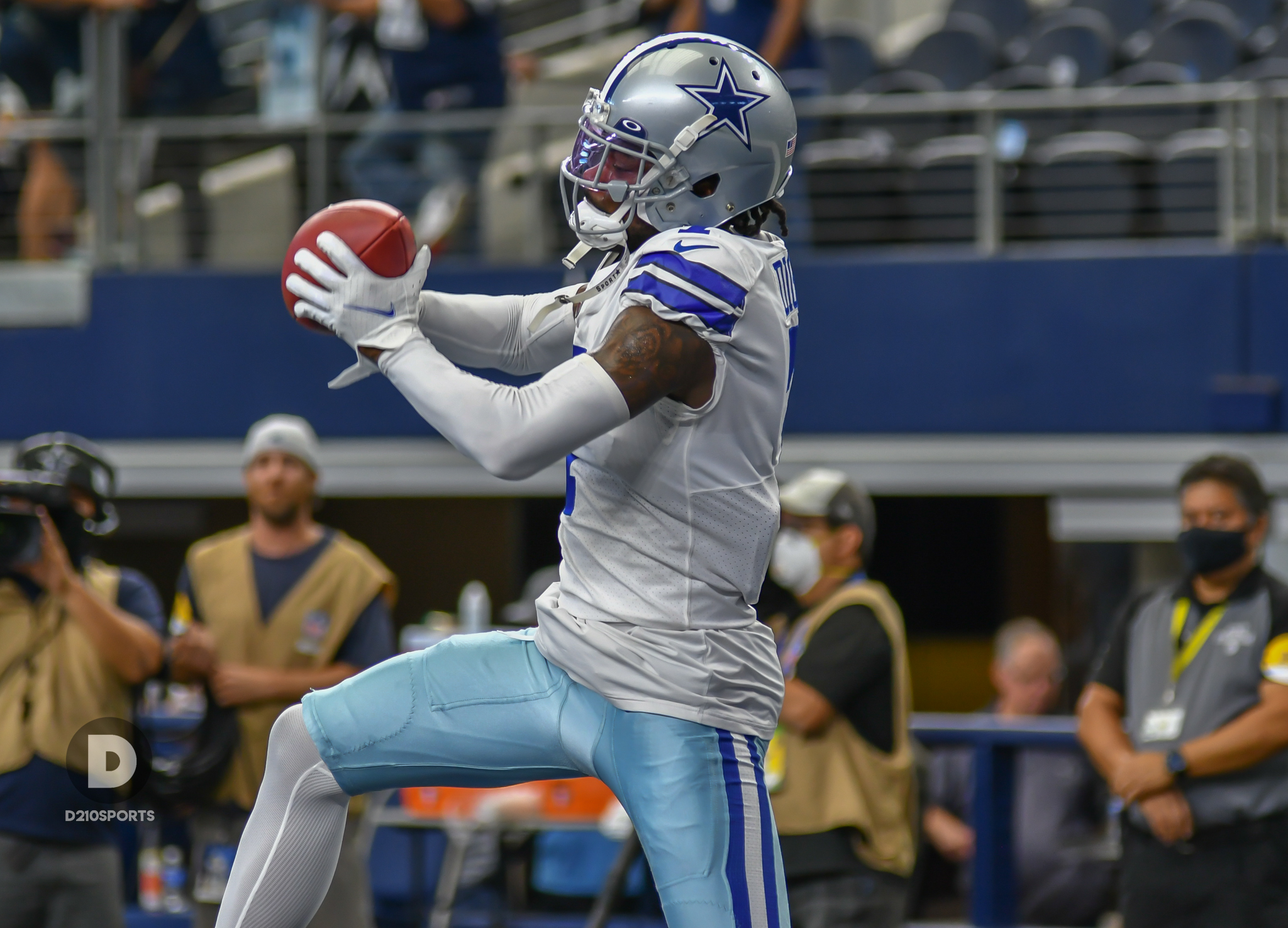 Elliott, Cowboys run over top defense, beat Panthers 36-28