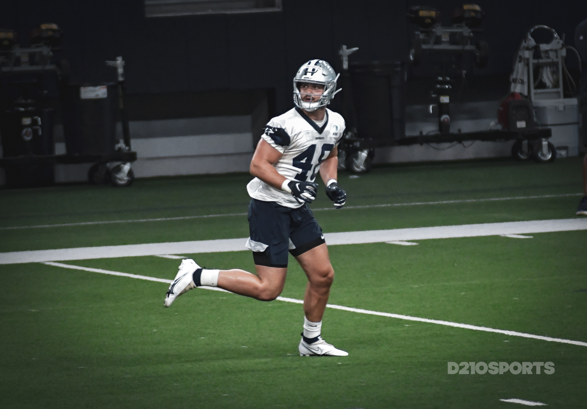 Watch: Cowboys rookie TE Jake Ferguson hurdles defender